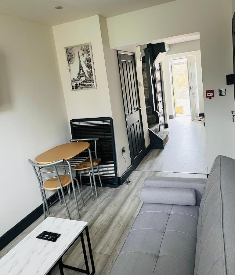 Green Lantern, Private En-Suite Double Bedroom Aveley ภายนอก รูปภาพ