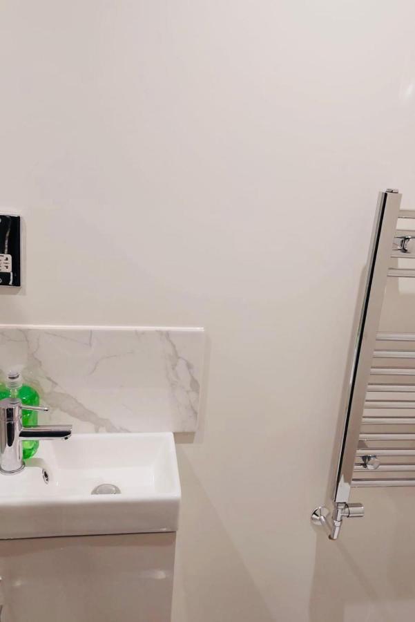 Green Lantern, Private En-Suite Double Bedroom Aveley ภายนอก รูปภาพ